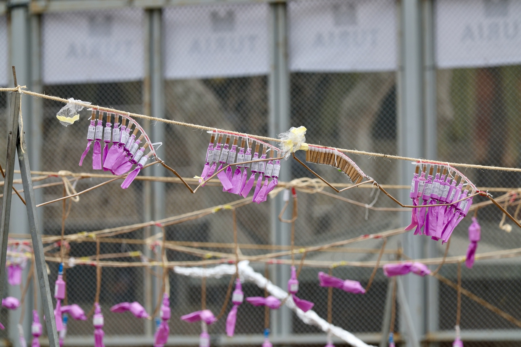La pólvora desafía al cielo: Pirotecnia Nadal Martí firma una 'mascletà' para el recuerdo bajo la lluvia 6 IMG 0750