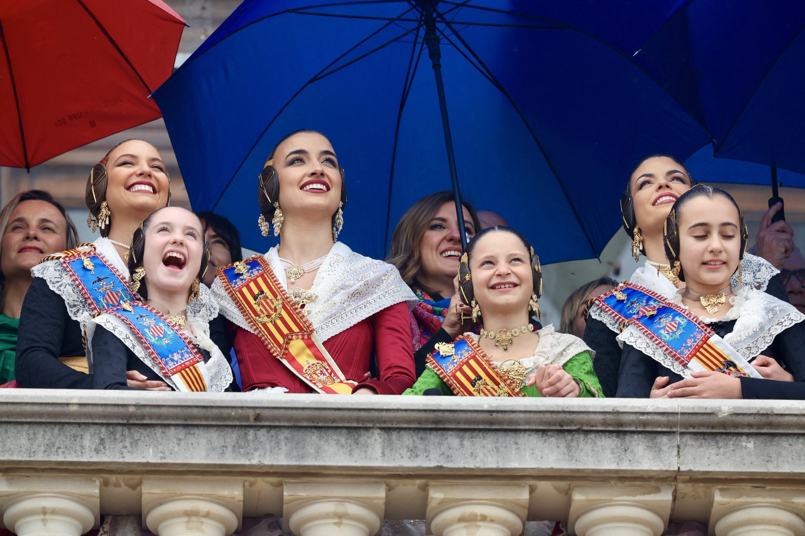 La pólvora desafía al cielo: Pirotecnia Nadal Martí firma una 'mascletà' para el recuerdo bajo la lluvia 3 IMG 0755
