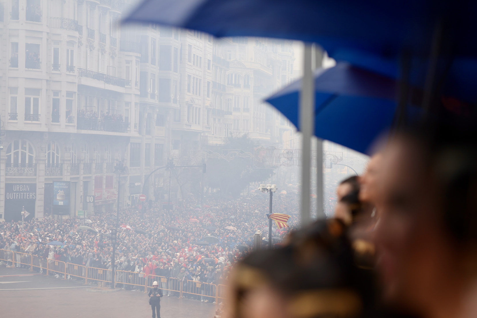 La pólvora desafía al cielo: Pirotecnia Nadal Martí firma una 'mascletà' para el recuerdo bajo la lluvia 7 IMG 0761
