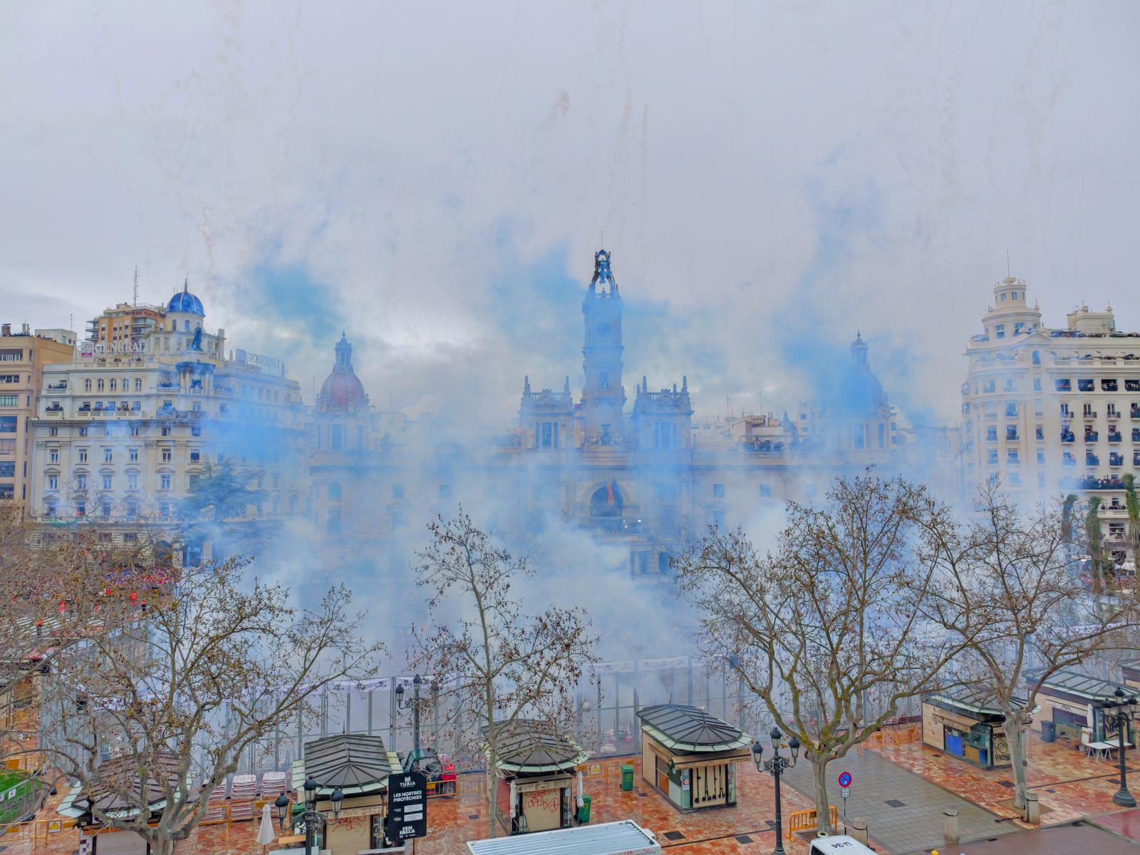 La pólvora desafía al cielo: Pirotecnia Nadal Martí firma una 'mascletà' para el recuerdo bajo la lluvia 9 IMG 0794