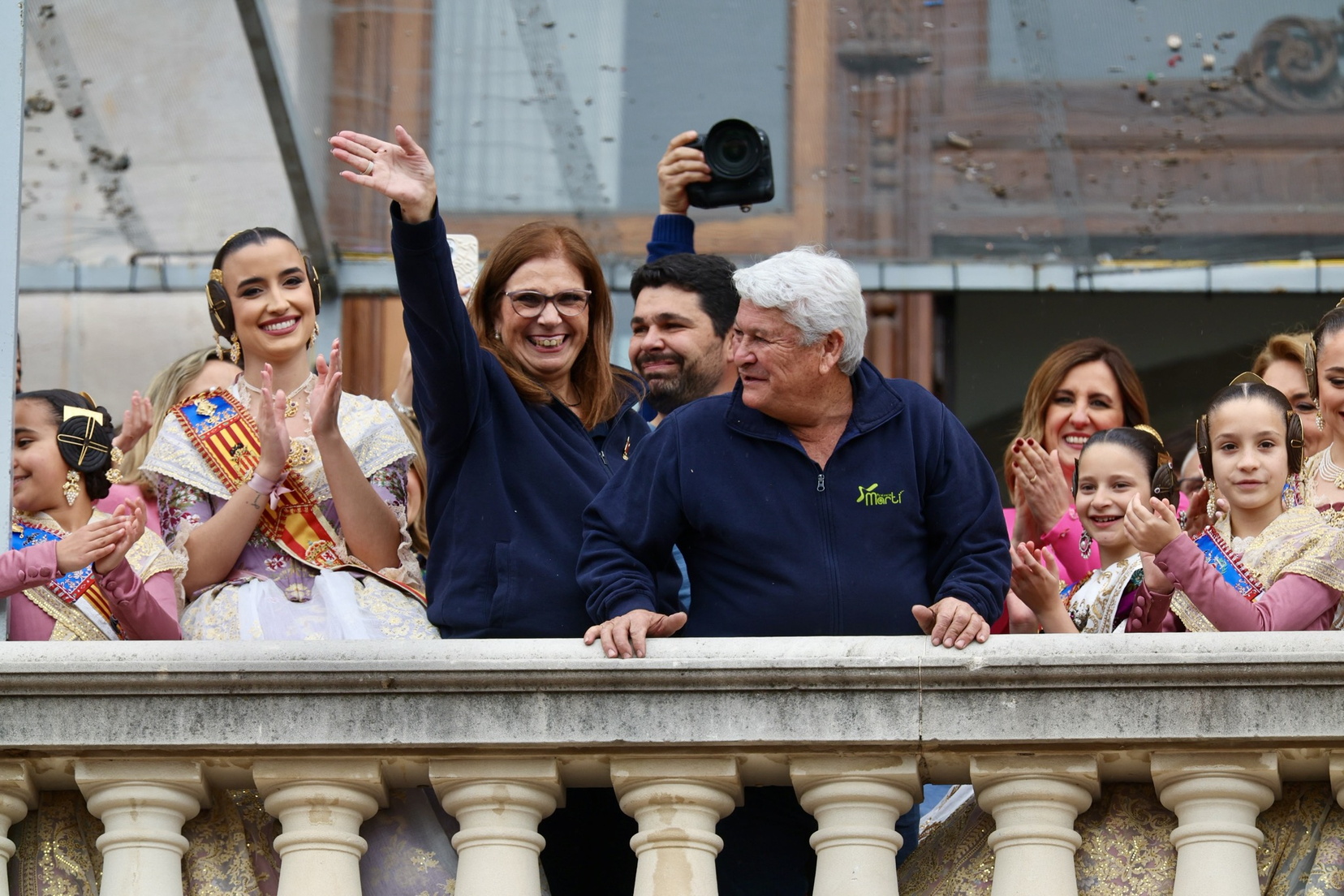 El cielo de Valencia se tiñe de morado: Reyes Martí consagra el 8M en la "Catedral de la Pólvora" en la mascletà 2 IMG 1128