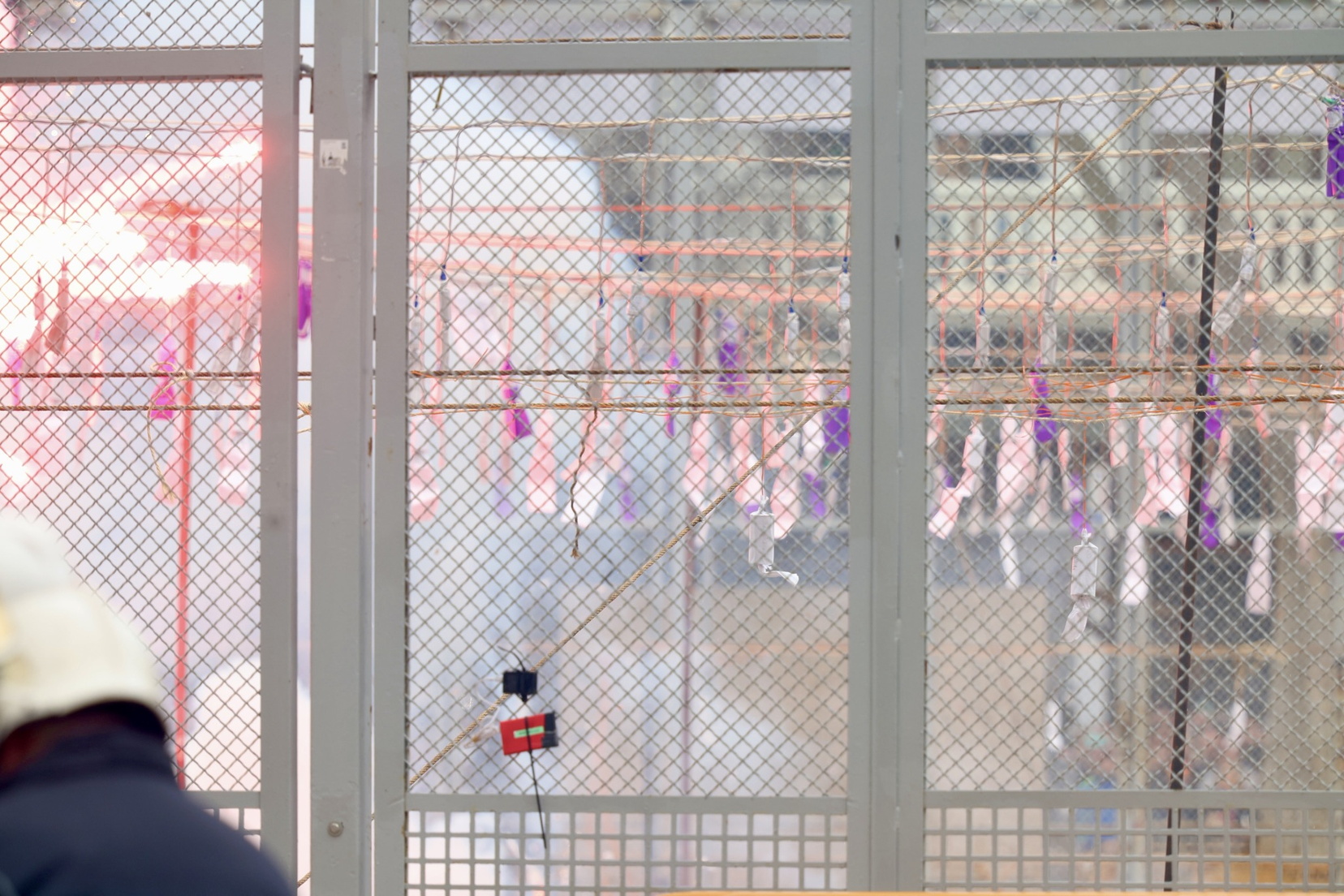 El cielo de Valencia se tiñe de morado: Reyes Martí consagra el 8M en la "Catedral de la Pólvora" en la mascletà 8 IMG 1168