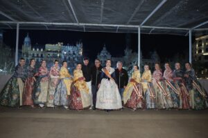 El estruendo de Pirotécnia Tamarit despide los disparos nocturnos en el consistorio 2 IMG 2038