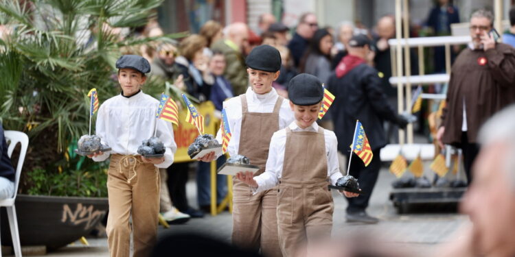 El Carmen recupera su esencia: la infancia rinde tributo a las raíces falleras con el Cant de l'Estoreta 1 tributo a las raíces falleras con el Cant de l'Estoreta