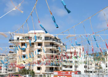 El espíritu fallero conquista Ibiza: Las "Bodas de Plata" de la Falla El Toro hacen historia en Sant Antoni