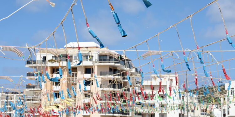 El espíritu fallero conquista Ibiza: Las "Bodas de Plata" de la Falla El Toro hacen historia en Sant Antoni 1 El espíritu fallero conquista Ibiza: Las "Bodas de Plata" de la Falla El Toro hacen historia en Sant Antoni