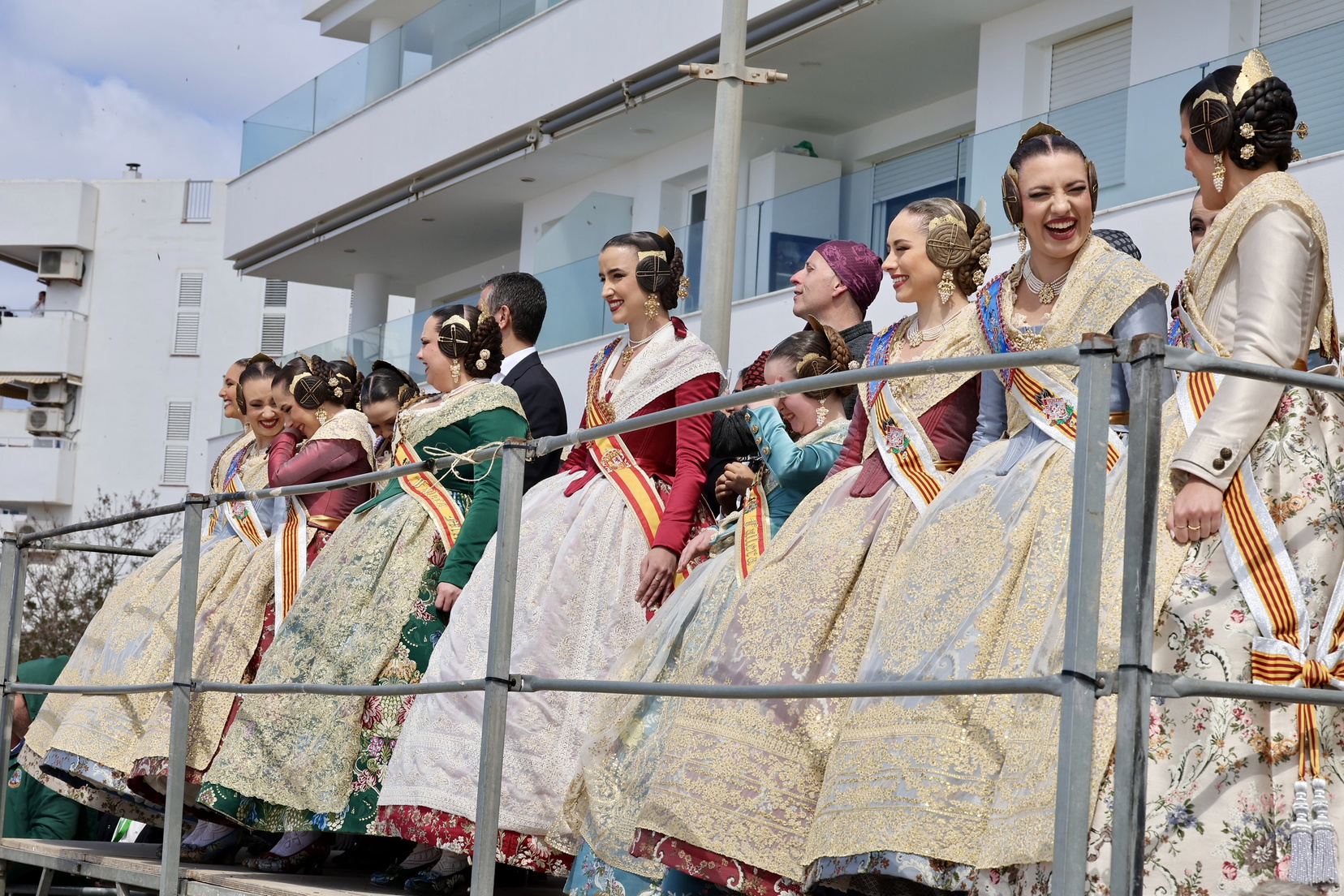 El espíritu fallero conquista Ibiza: Las "Bodas de Plata" de la Falla El Toro hacen historia en Sant Antoni 6 IMG 3717