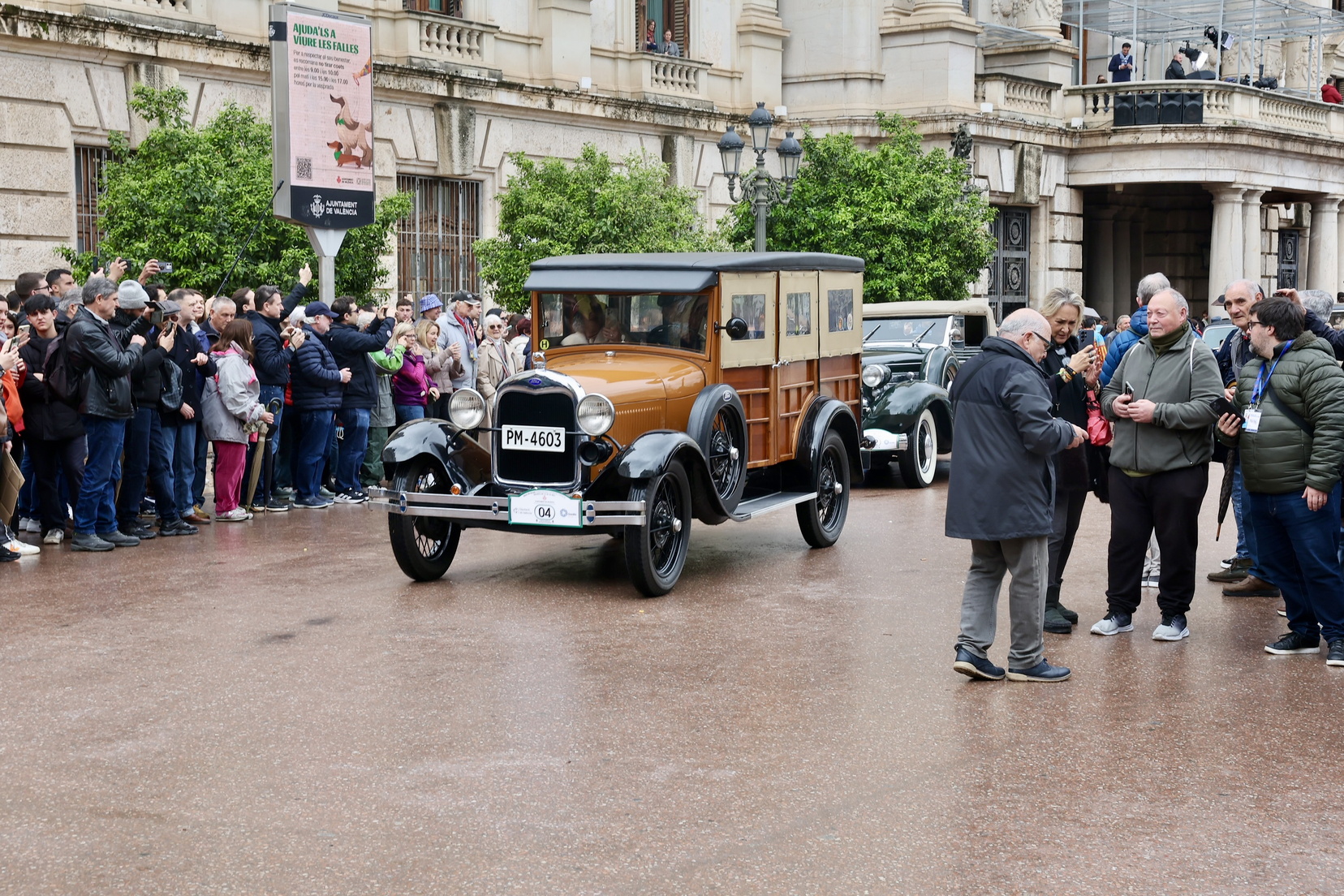 El motor de la tradición: Valencia celebra la 55ª edición de la Ronda Fallera de Coches del Antigor 4 IMG 4176