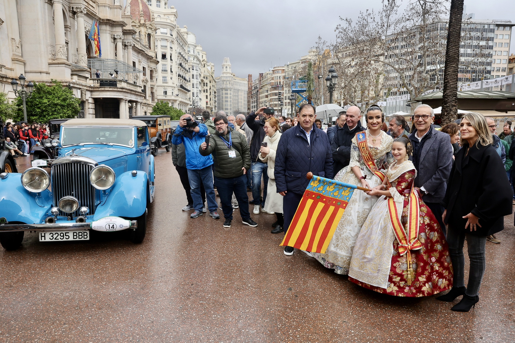 El motor de la tradición: Valencia celebra la 55ª edición de la Ronda Fallera de Coches del Antigor 3 IMG 4187