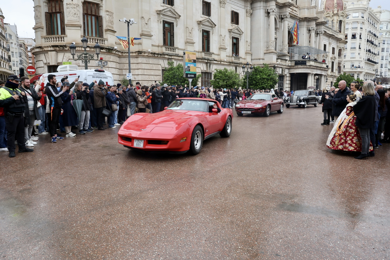 El motor de la tradición: Valencia celebra la 55ª edición de la Ronda Fallera de Coches del Antigor 6 IMG 4190