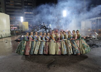 La Falla Municipal Hope ardió rápidamente poniendo fin a las Fallas 2026