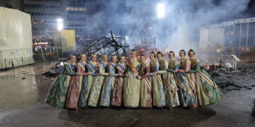 La Falla Municipal Hope ardió rápidamente poniendo fin a las Fallas 2026