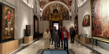 La infanta Elena presencia por primera vez una mascleta en Valencia invitada por el Ayuntamiento 2
