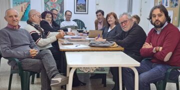 El movimiento vecinal de Valéncia se atrinchera contra el "hotel rascacielos" del Puerto
