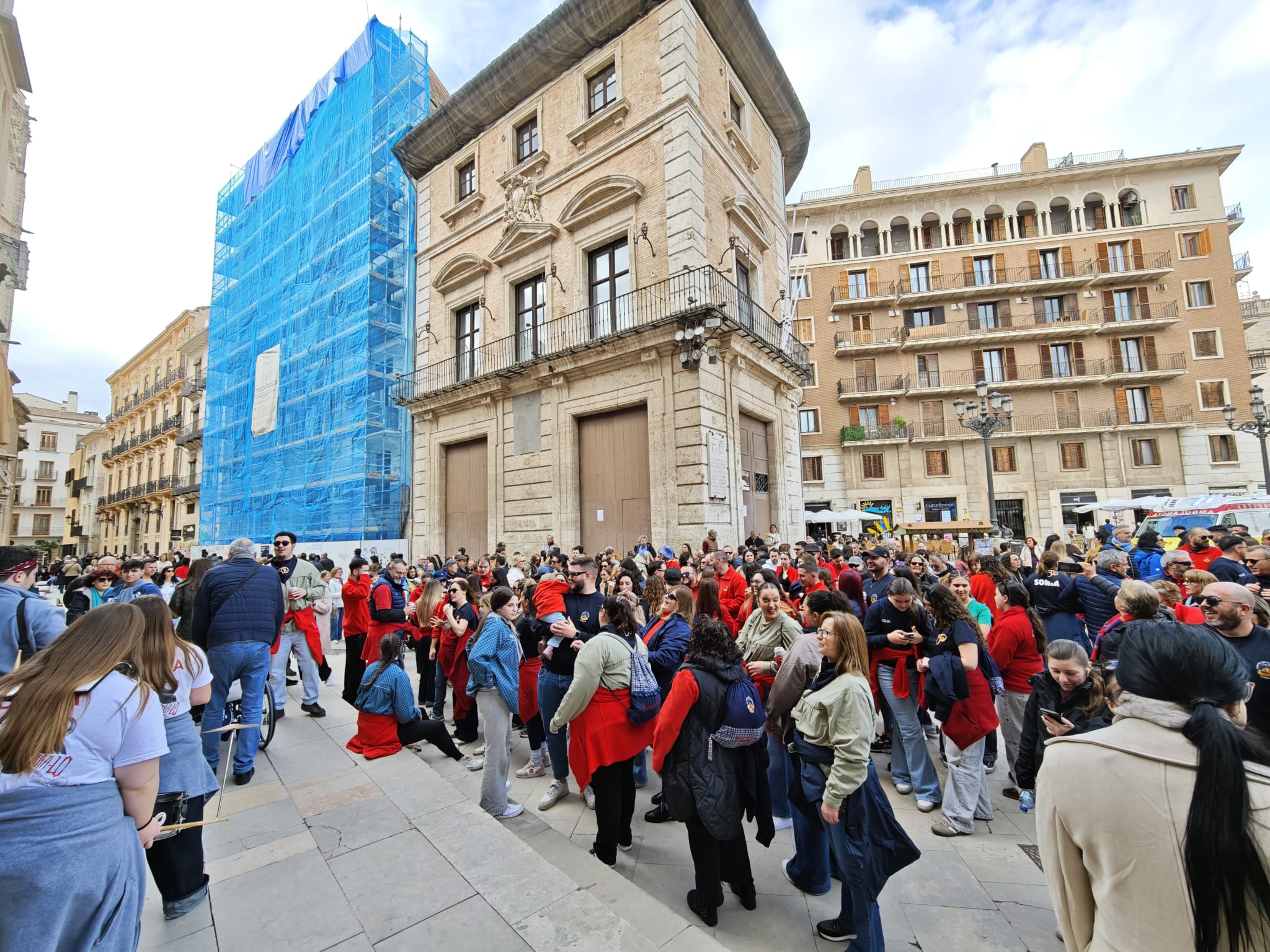 Primer fin de semana fallero, el tiempo ha dado un respiro y los valencianos se han tirado a la calle literalmente 2 Sin titulo