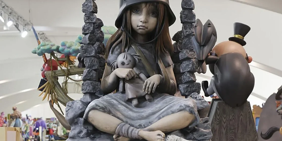 Sueca–Literato Azorín logra el Ninot Indultat de las Fallas 2026 1 El espejo de la memoria: ‘La niña de la guerra’ se alza con el Ninot Indultat 2026