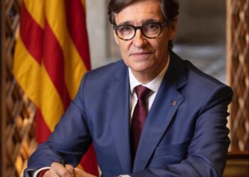 Lo Rat Penat acusa a Salvador Illa d'ingerència i d'atac a l'Identitat lliterària valenciana