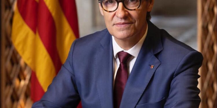 Lo Rat Penat acusa a Salvador Illa d'ingerència i d'atac a l'Identitat lliterària valenciana