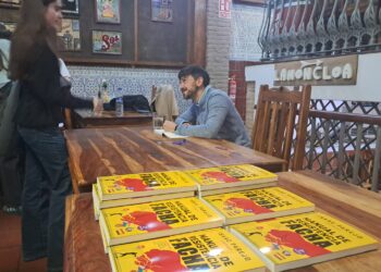 Isaac Parejo, «InfoVlogger», lanza su «Manual de resistencia facha» para combatir la hegemonía de la izquierda