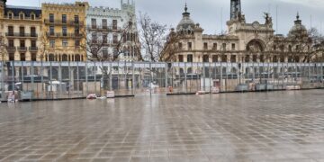 La lluvia suspende la mascletà y aplaza la Falla de las Fuerzas Armadas