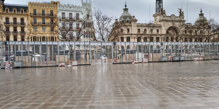 La lluvia suspende la mascletà y aplaza la Falla de las Fuerzas Armadas