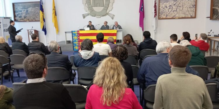 Més de 50 assistents a la Jornada Cultural en Gandía organisada pel Grup d'Acció Valencianista del Día de la Cultura i Llengua Valencianes