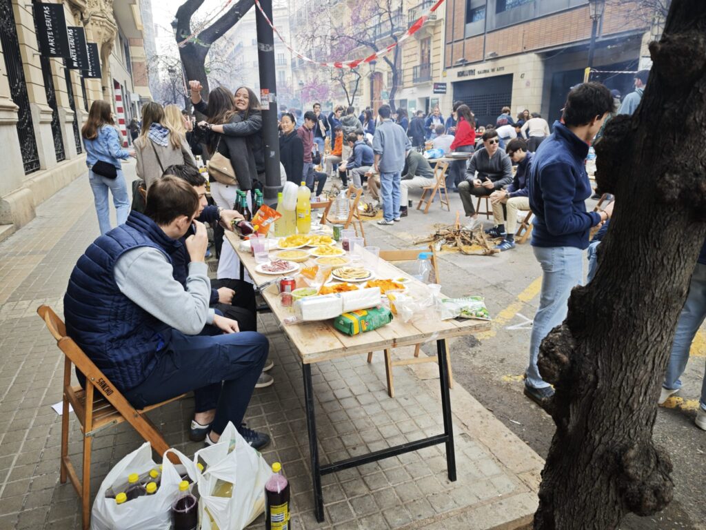 Primer fin de semana fallero, el tiempo ha dado un respiro y los valencianos se han tirado a la calle literalmente 5 WhatsApp Image 2026 03 08 at 13.52.161