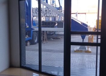 Vecinos de El Vergeret denuncian al Ayuntamiento de Tavernes por una feria "atrapada" entre viviendas y grietas