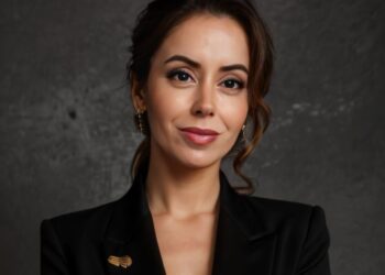 Lo Rat Penat nomena a Immaculada Traver Badenes Regina dels CXXXVIII Jocs Florals de la Ciutat i Regne de Valéncia