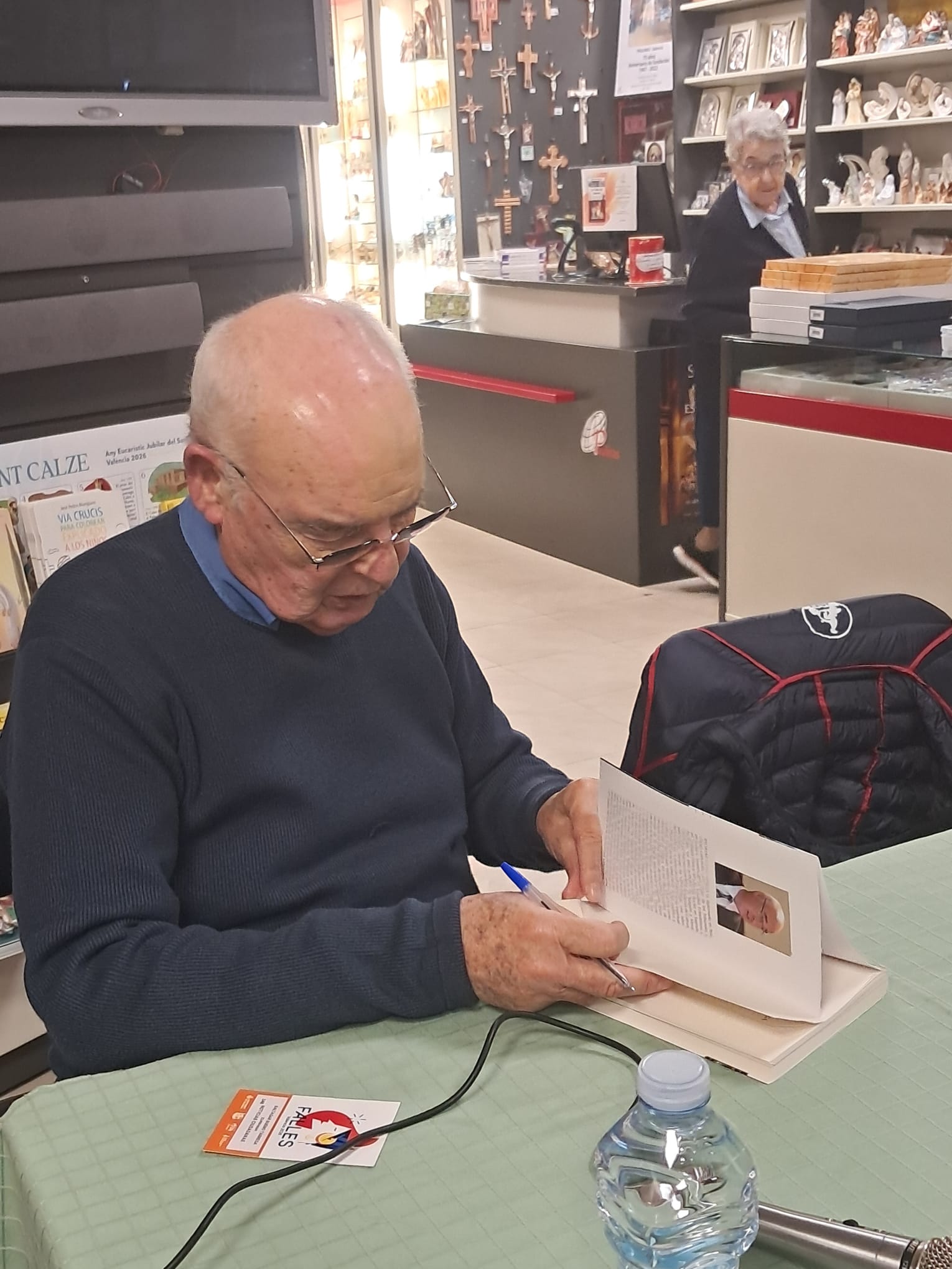 Baltasar Bueno presenta su último libro "Las Fallas de Valencia" en las librerías Paulinas de Valencia 4 WhatsApp Image 2026 03 14 at 10.25.45