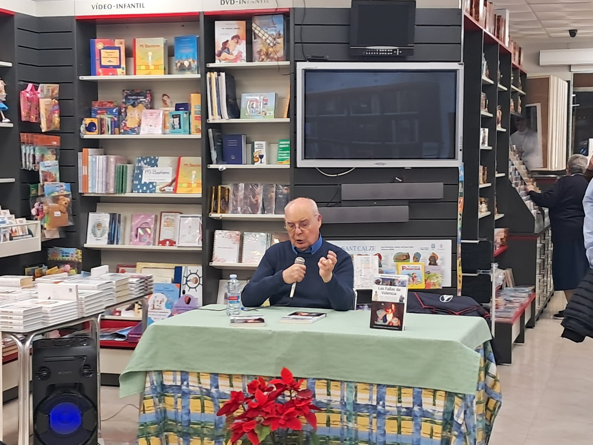 Baltasar Bueno presenta su último libro "Las Fallas de Valencia" en las librerías Paulinas de Valencia 3 WhatsApp Image 2026 03 14 at 10.25.451