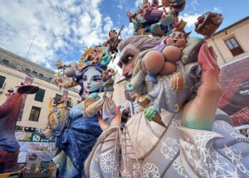 SOS en el taller fallero: El éxodo de artistas pone en jaque el futuro de la Sección Especial