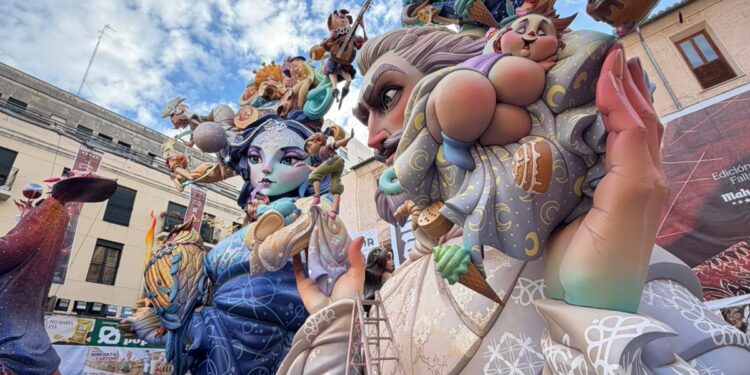 SOS en el taller fallero: El éxodo de artistas pone en jaque el futuro de la Sección Especial