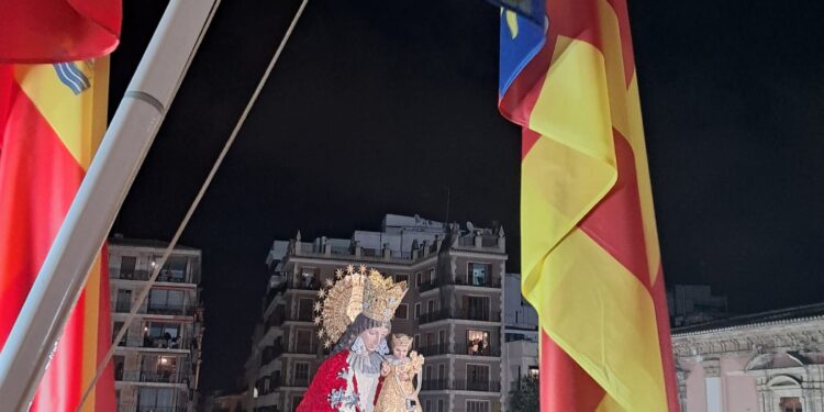 El descontrol de la Ofrenda de Flores 1 Breve historia de los inicios y los cambios en la Ofrenda a la Mare de Deu dels Desamparats, y análisis actual
