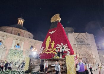 La "Geperudeta" estrena manto de flores, revelado el diseño del manto de la Ofrena 2026La "Geperudeta" estrena manto de flores, revelado el diseño del manto de la Ofrena 2026