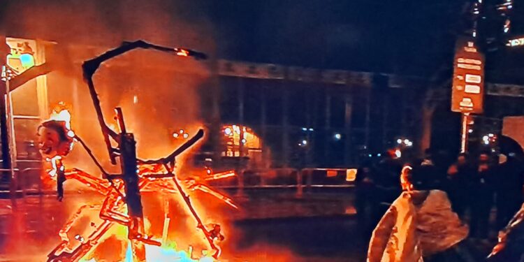 Las fallas infantiles ya son historia en Valencia con la cremà