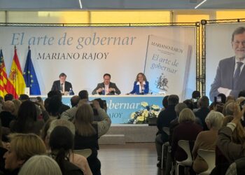 Mariano Rajoy abarrota l’Antic Mercat de Torrent en la presentación de su nuevo libro