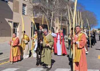 La procesión y posterior misa de la parroquia de San José Escrivá De Balaguer reúne a más de 1.500 personas en Campanar-Beniferri