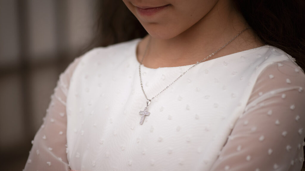 Joyas de oro para regalar en una Comunión: ideas elegantes y con valor para toda la vida 2 cHVibHMzMzkwOTBvcmRlcmltZ3NlbGZzZXJ2aWNlMQ