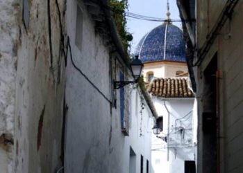 Detenida una mujer en Chiva tras intentar quemar vivo a su marido mientras dormía