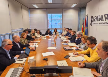Valencia frente a la guerra en Irán: El Consell reúne al sector económico para frenar el golpe energético