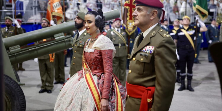 Solemnidad y pólvora en San Juan de Ribera: El homenaje de las Fuerzas Armadas que venció a la lluvia