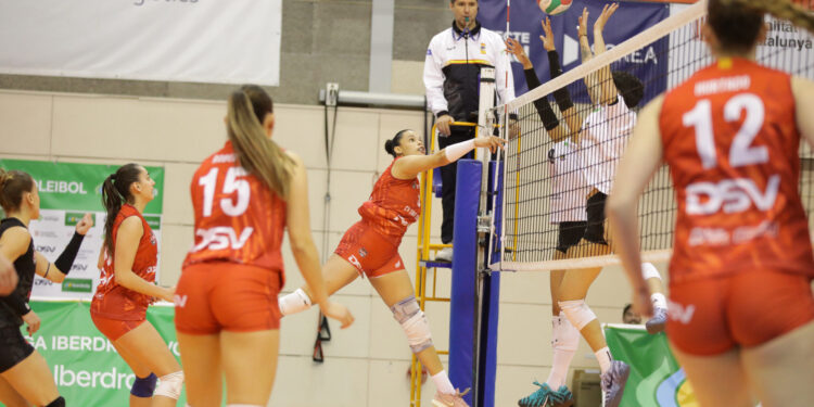La batalla por la permanencia y el liderato revolucionan la Liga Iberdrola de voleibol