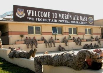 El "No a la Guerra" de Sánchez choca con la realidad logística en Rota y Morón