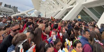 Desesperación y agobios en la recogida del Ninot Infantil