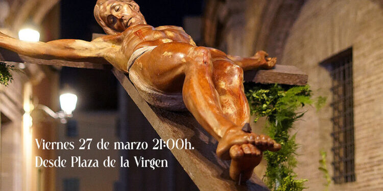 Una invitación al testimonio público El Vía Crucis del 27 de marzo no es solo un evento para los practicantes habituales. La Vicaría de Evangelización ha hecho hincapié en que se trata de un acto abierto a todos aquellos que deseen reflexionar sobre la condición humana a través de las estaciones de la Cruz. En una Valencia que bulle entre el turismo y la modernidad, detener el tráfico y el ritmo frenético de Ciutat Vella para dejar paso a la oración es, en sí mismo, un acto de resistencia cultural. Con esta convocatoria, queda claro que la Pasión en Valencia es un poliedro con múltiples caras. La ciudad invita a vivir una semana de contrastes, donde el aroma a mar se funde con la piedra antigua de la Catedral, demostrando que, efectivamente, no solo el Marítim vive la Semana Santa.