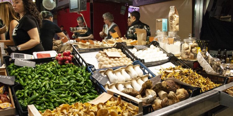 Récord en el Mercado Central de Valencia: una parada se adjudica por casi 50.000 euros 1 0401 Parada Mercat Central @vistivalencia