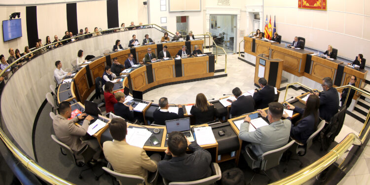 La Diputación de Alicante exige al Gobierno liberar 1.000 millones de euros para frenar el impacto de la crisis de Irán 1 La Diputación de Alicante exige al Gobierno liberar 1.000 millones de euros para frenar el impacto de la crisis de Irán