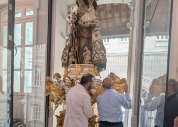 Valéncia recupera la tradición de la procesión de la Virgen de Tabacalera