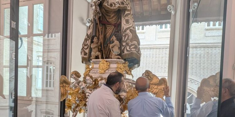 Valéncia recupera la tradición de la procesión de la Virgen de Tabacalera
